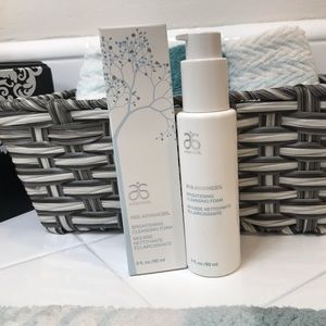 Arbonne RE9 Advanced Brightening Cleansing Foam